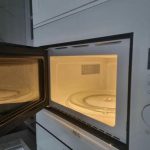 Ako vyčistiť mikrovlnnú rúru za 5 minút: prečo vriaca voda vo vnútri spotrebiča dokáže zázraky ako-vycistit-mikrovlnnu-ruru-za-5-minut-preco-vriaca-voda.jpg